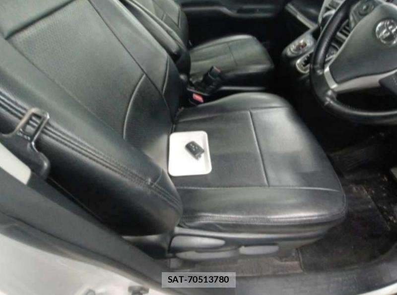 Toyota VOXY 2016-06 8726207-10