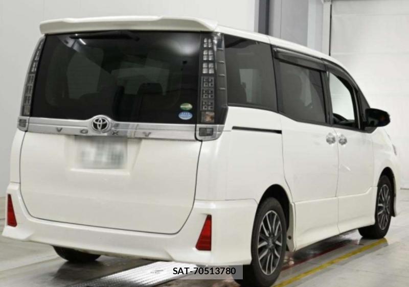Toyota VOXY 2016-06 8726207-2
