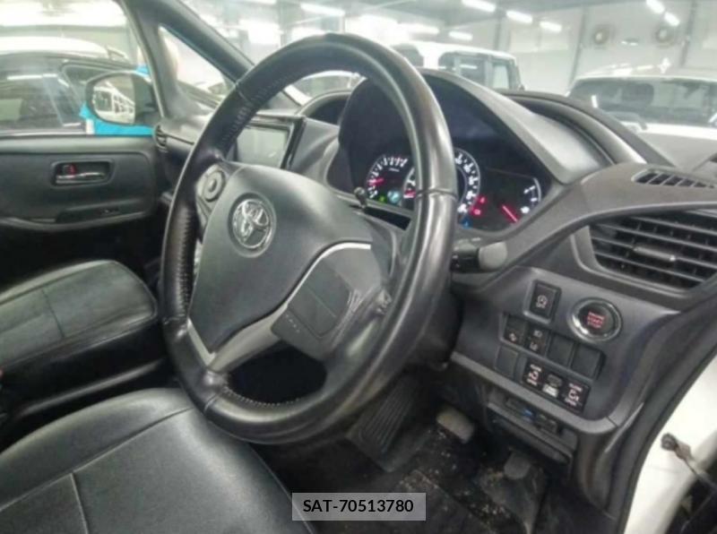 Toyota VOXY 2016-06 8726207-8