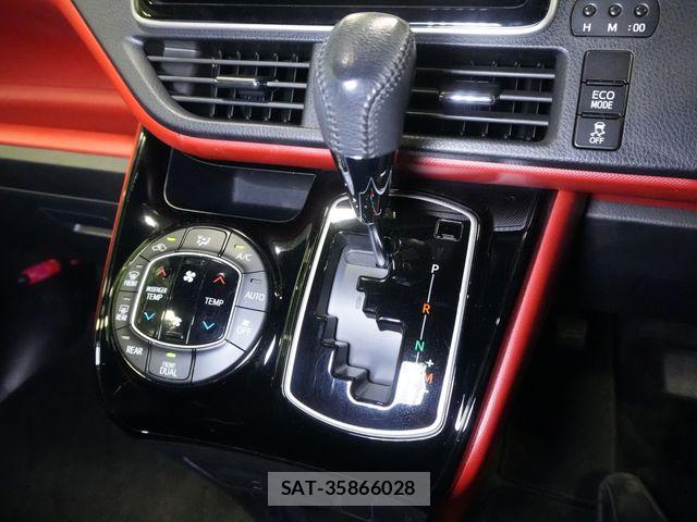 Toyota VOXY 2017-07 8746715-14