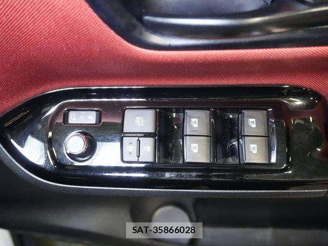 Toyota VOXY 2017-07 8746715-18
