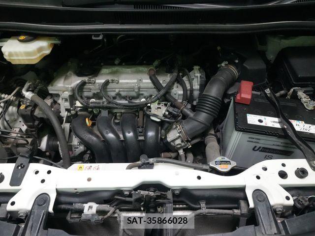 Toyota VOXY 2017-07 8746715-19