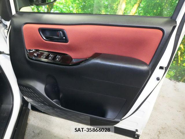 Toyota VOXY 2017-07 8746715-21