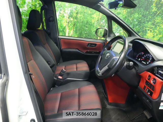 Toyota VOXY 2017-07 8746715-22