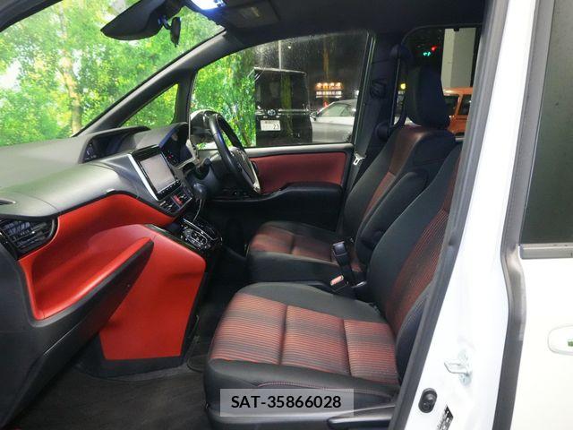 Toyota VOXY 2017-07 8746715-24