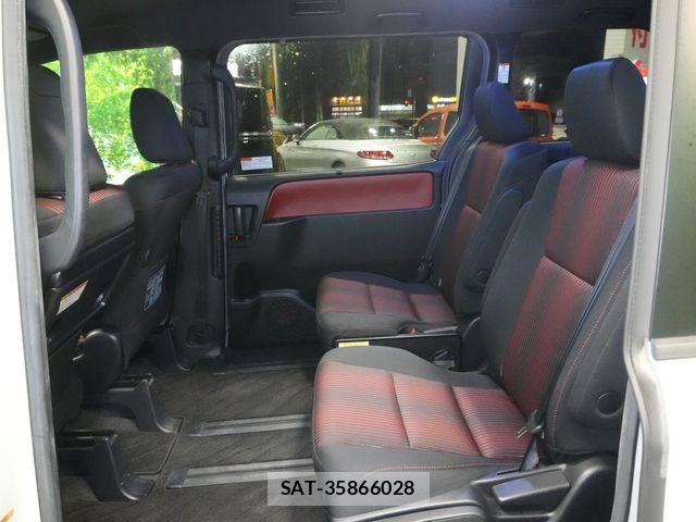 Toyota VOXY 2017-07 8746715-26