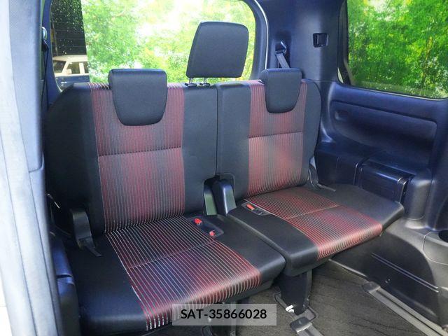 Toyota VOXY 2017-07 8746715-27
