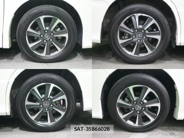 Toyota VOXY 2017-07 8746715-4