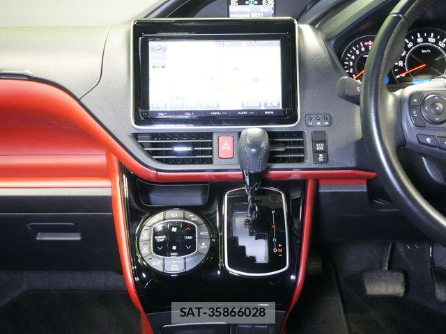 Toyota VOXY 2017-07 8746715-6
