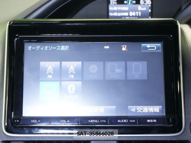 Toyota VOXY 2017-07 8746715-8