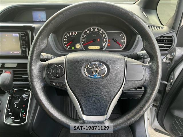 Toyota VOXY 2016-04 8746726-15
