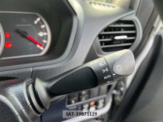 Toyota VOXY 2016-04 8746726-17