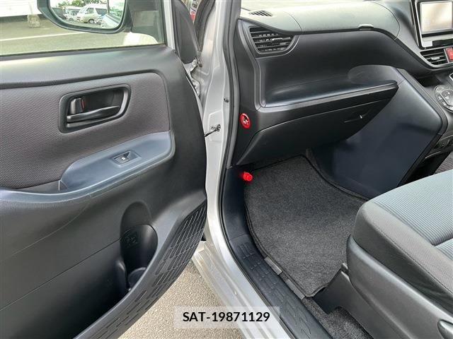 Toyota VOXY 2016-04 8746726-21