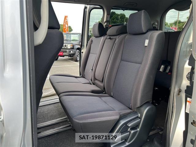 Toyota VOXY 2016-04 8746726-24