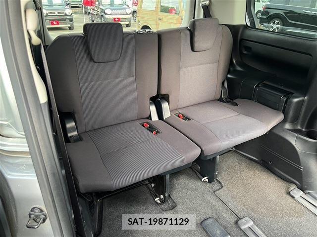 Toyota VOXY 2016-04 8746726-25
