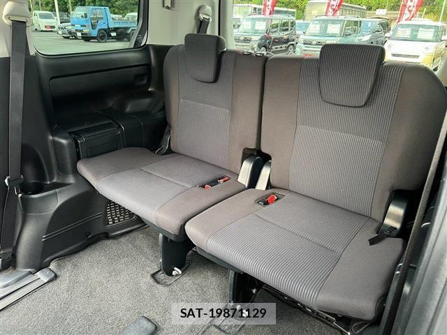 Toyota VOXY 2016-04 8746726-26