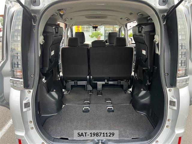 Toyota VOXY 2016-04 8746726-28