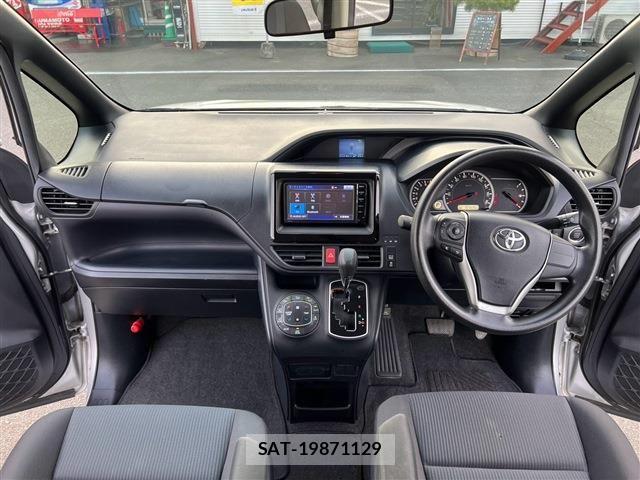 Toyota VOXY 2016-04 8746726-29