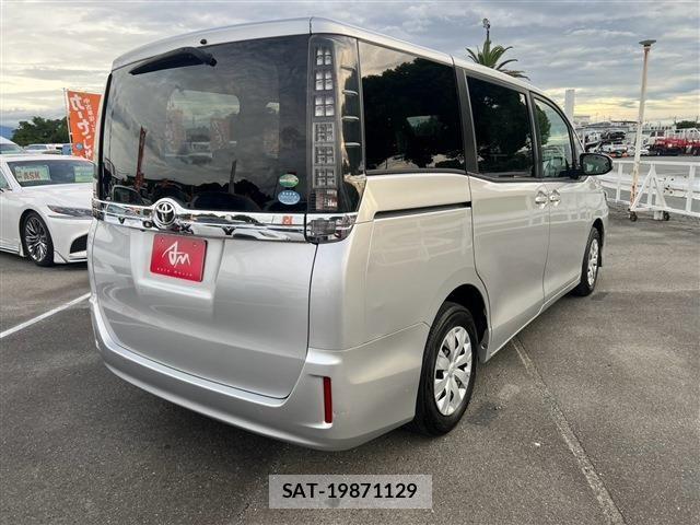 Toyota VOXY 2016-04 8746726-5