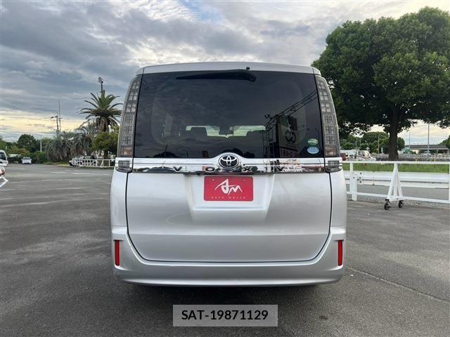 Toyota VOXY 2016-04 8746726-6