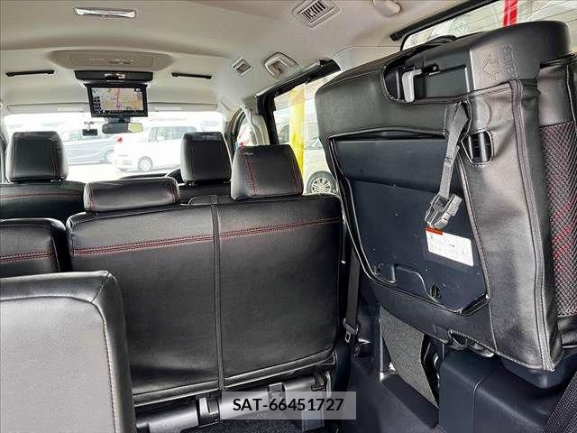 Toyota VOXY 2017-01 8746712-9