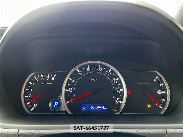 Toyota VOXY 2017-01 8746712-10