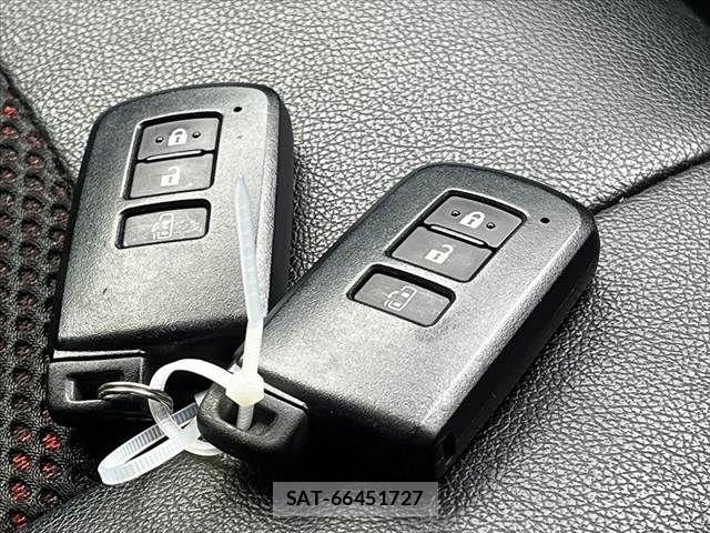 Toyota VOXY 2017-01 8746712-17