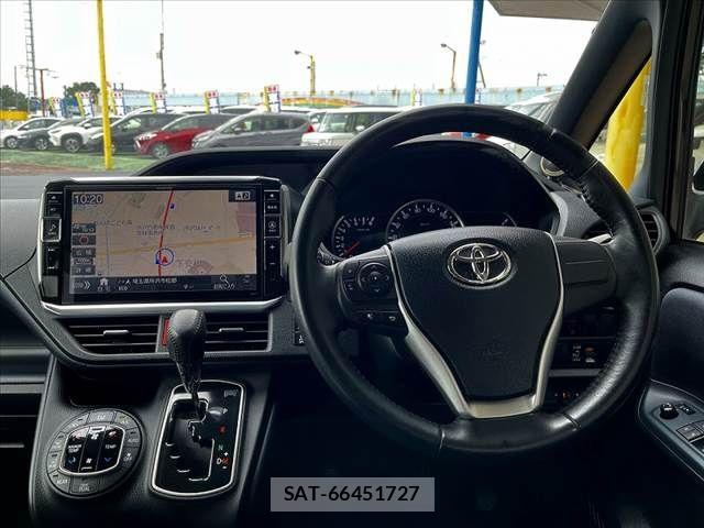 Toyota VOXY 2017-01 8746712-1