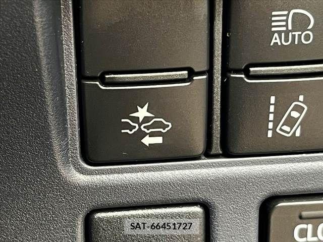 Toyota VOXY 2017-01 8746712-19