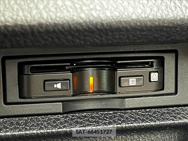 Toyota VOXY 2017-01 8746712-21