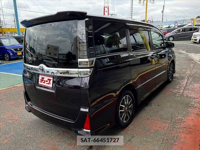 Toyota VOXY 2017-01 8746712-6
