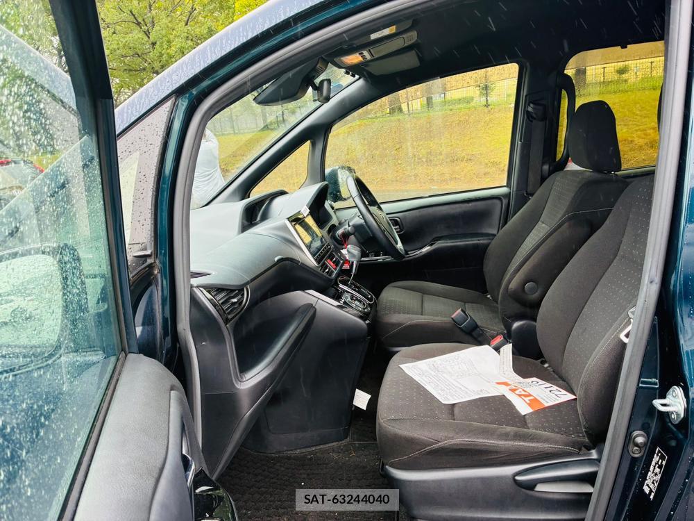 Toyota VOXY 2019-10 8468818-10