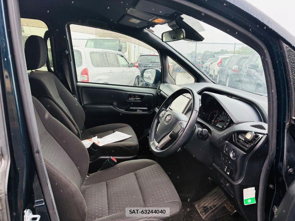 Toyota VOXY 2019-10 8468818-11
