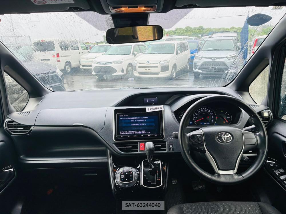 Toyota VOXY 2019-10 8468818-12