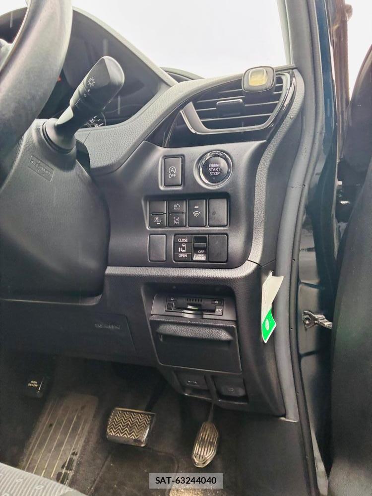 Toyota VOXY 2019-10 8468818-16