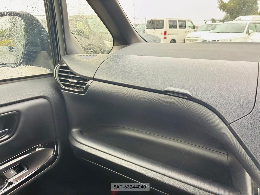 Toyota VOXY 2019-10 8468818-18