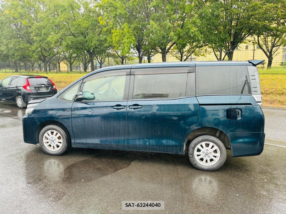 Toyota VOXY 2019-10 8468818-1