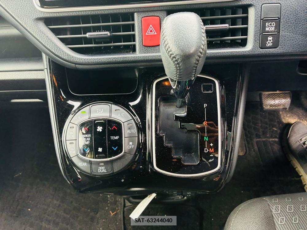 Toyota VOXY 2019-10 8468818-20