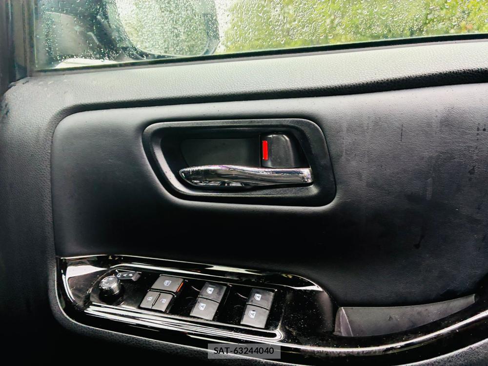 Toyota VOXY 2019-10 8468818-21