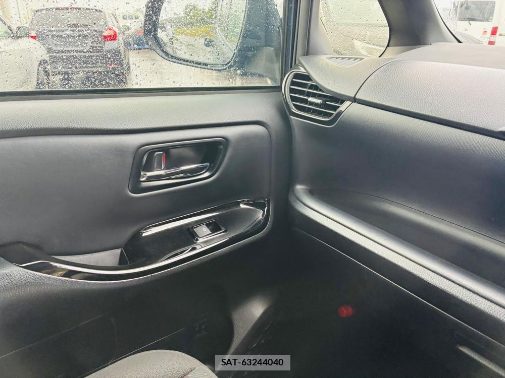 Toyota VOXY 2019-10 8468818-22