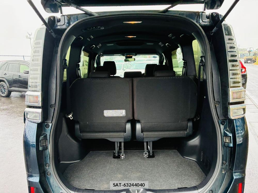 Toyota VOXY 2019-10 8468818-24