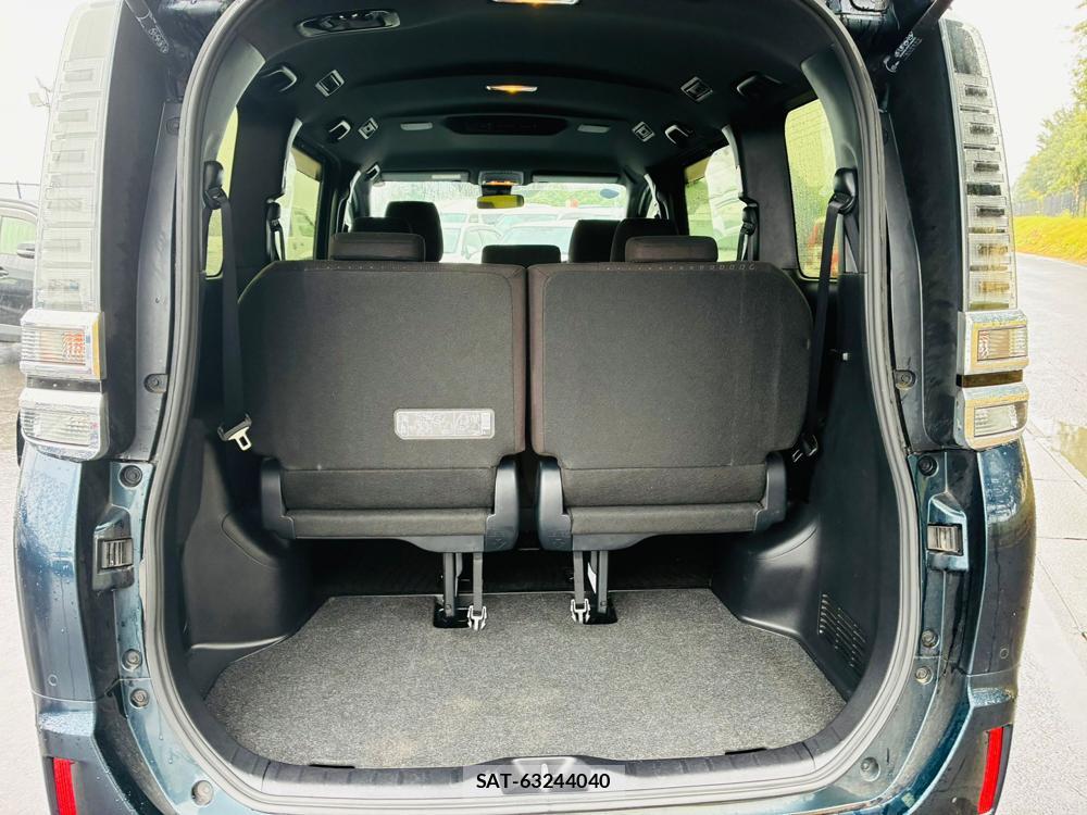 Toyota VOXY 2019-10 8468818-25