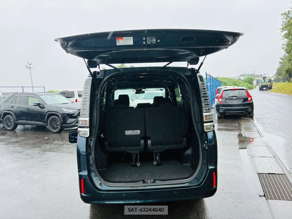 Toyota VOXY 2019-10 8468818-26