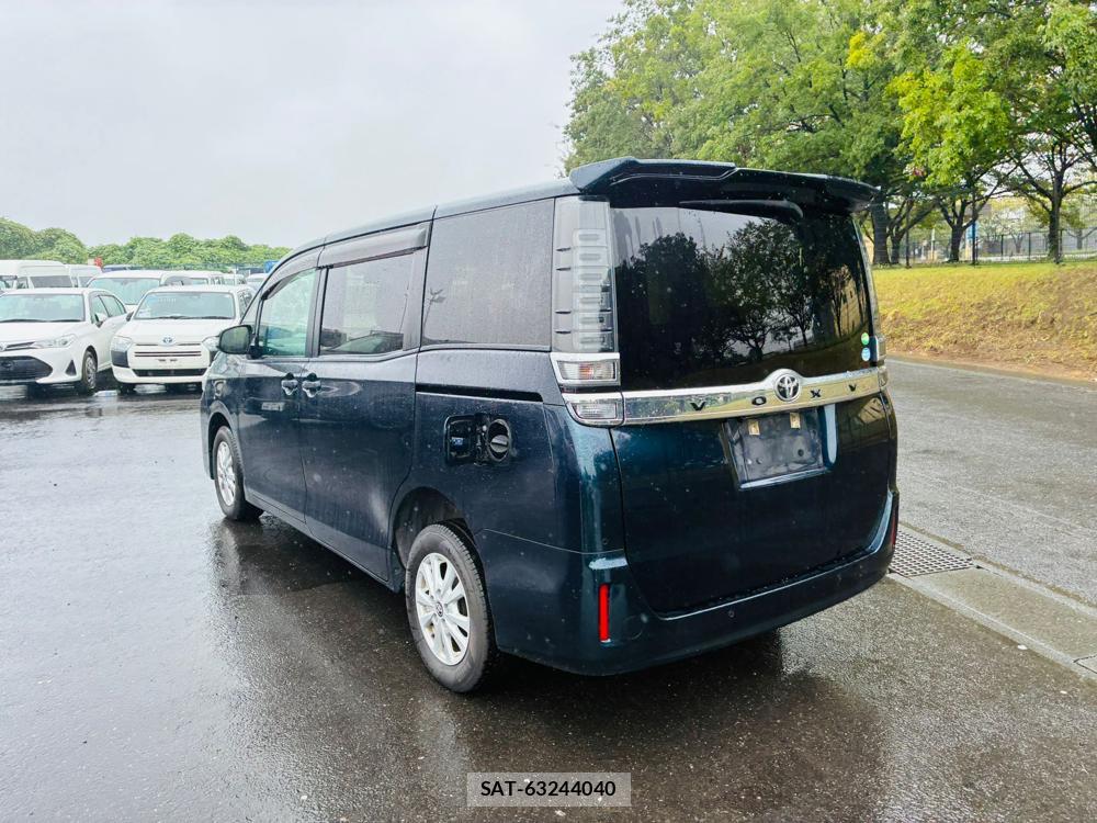 Toyota VOXY 2019-10 8468818-2