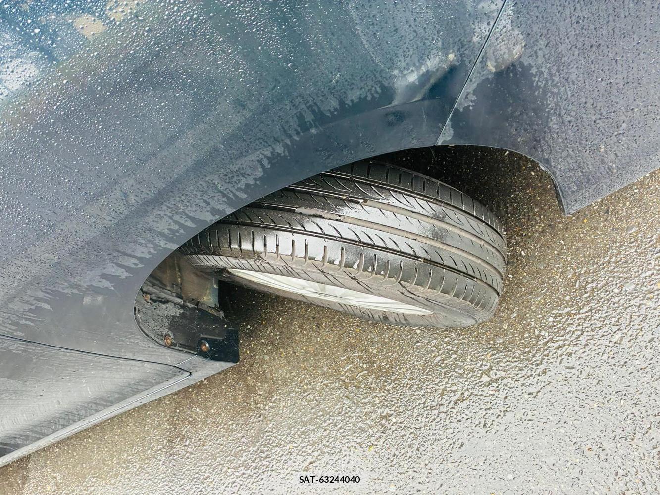 Toyota VOXY 2019-10 8468818-32