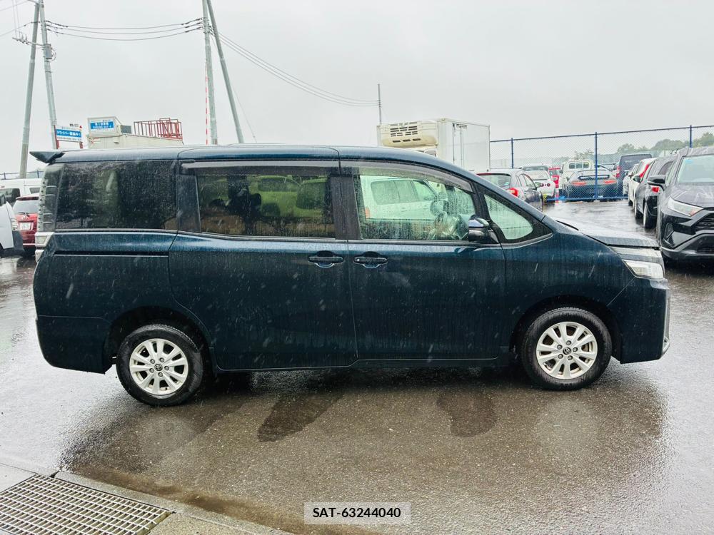 Toyota VOXY 2019-10 8468818-5