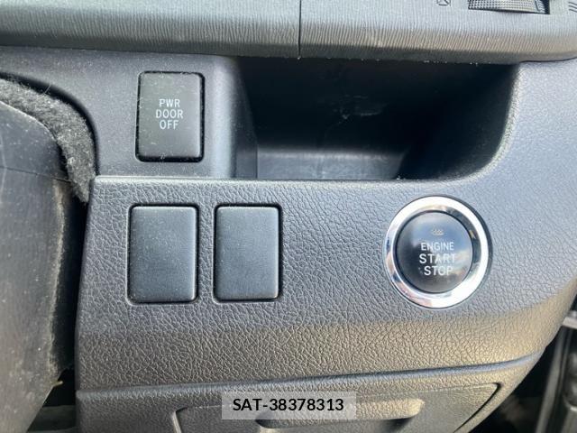 Toyota VOXY 2012-02 8746743-9