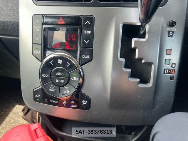 Toyota VOXY 2012-02 8746743-11