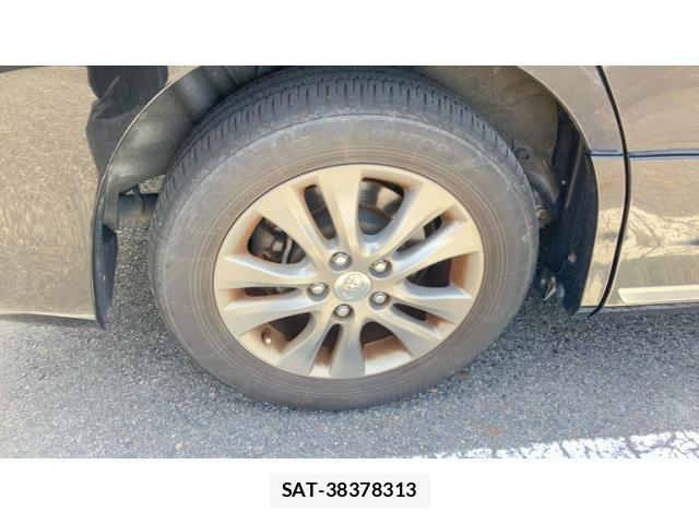 Toyota VOXY 2012-02 8746743-16