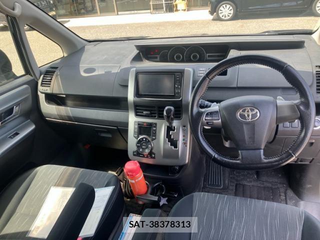 Toyota VOXY 2012-02 8746743-7